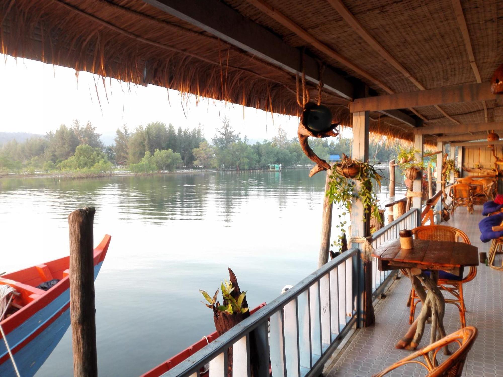 Firefly Guesthouse Prek Svay Village Exteriör bild